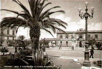 Vecchia Trapani 351 - Trapani - Monumento e Caserma Vittorio Emanuele II.jpg